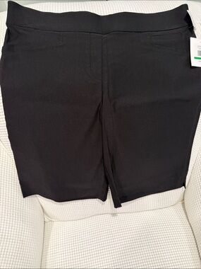 Ellen Tracy Black Pull-On Bermuda Shorts